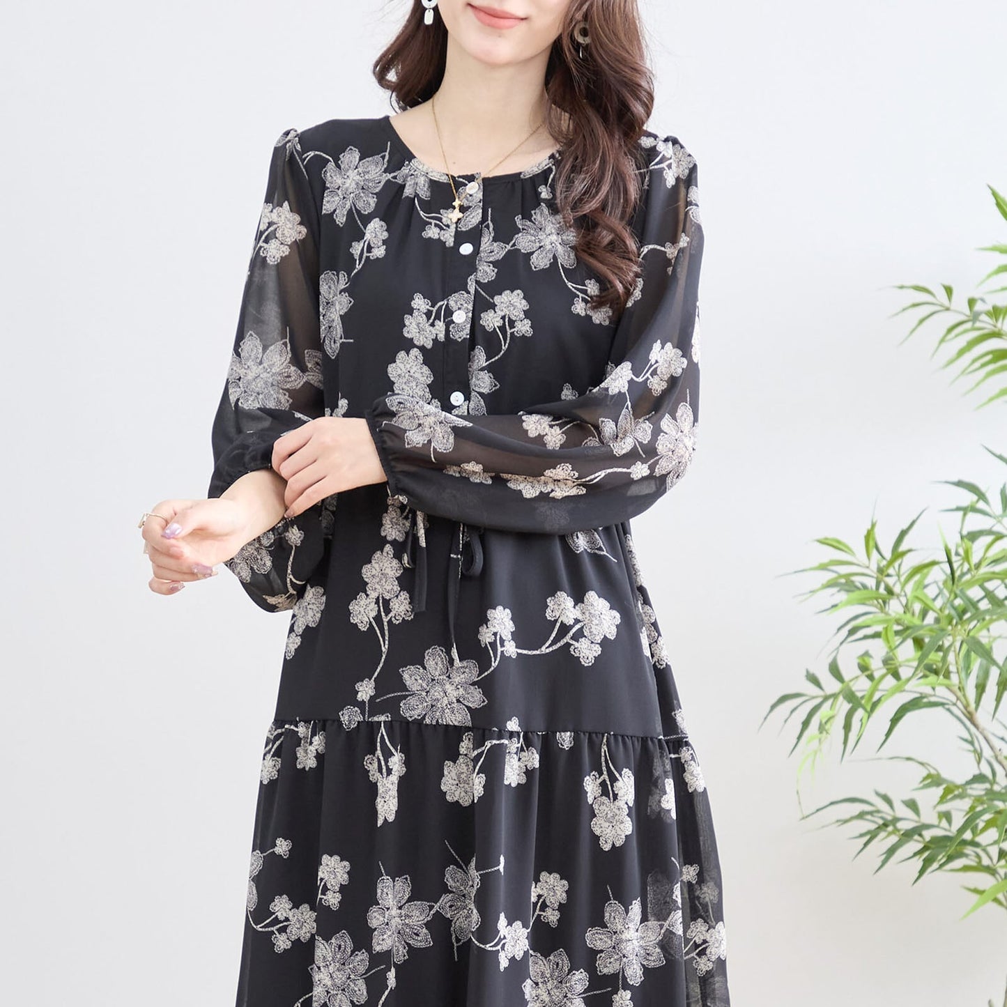 【L〜LL】エレガントフローラルティアードワンピース(N82-153)