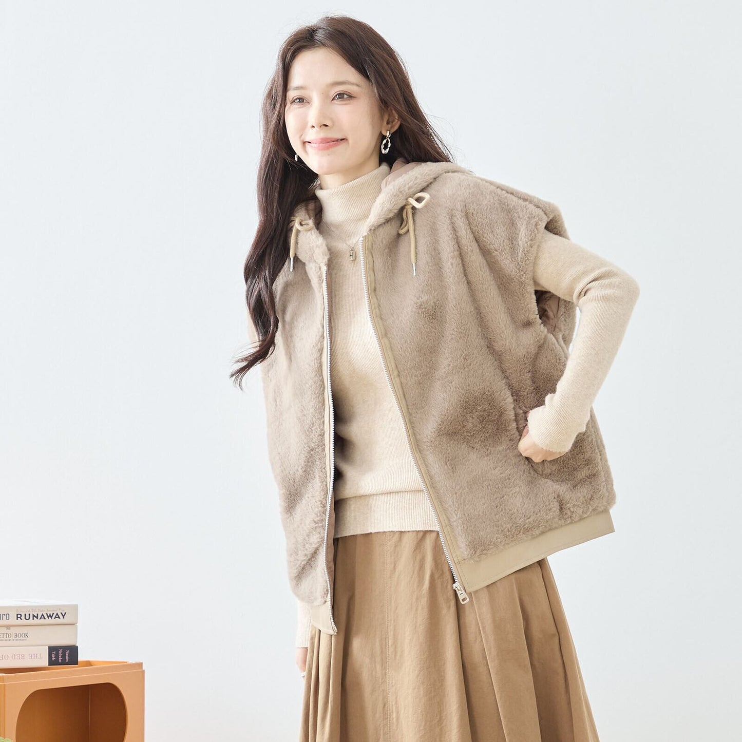 ふわ軽フード付きボアベスト／二の腕・お腹まわりをやさしくカバー