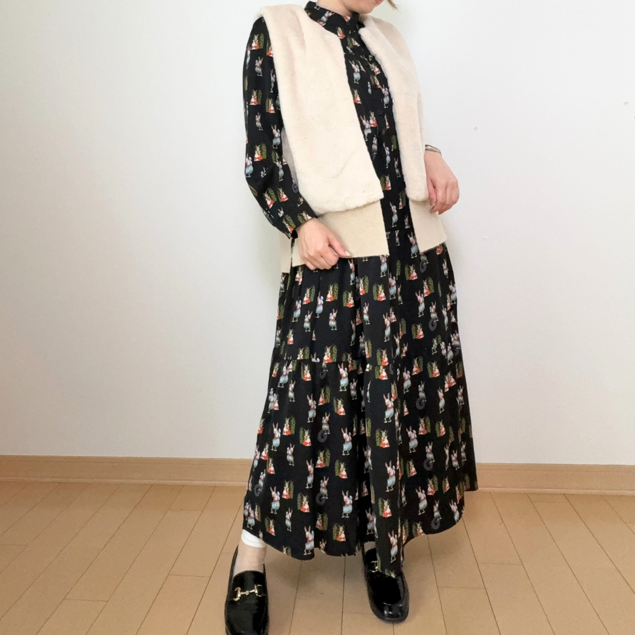 【プルオーバー】前ボタンロングワンピース｜３柄　ラビット／モノトーン手書き風アニマル／フィギア