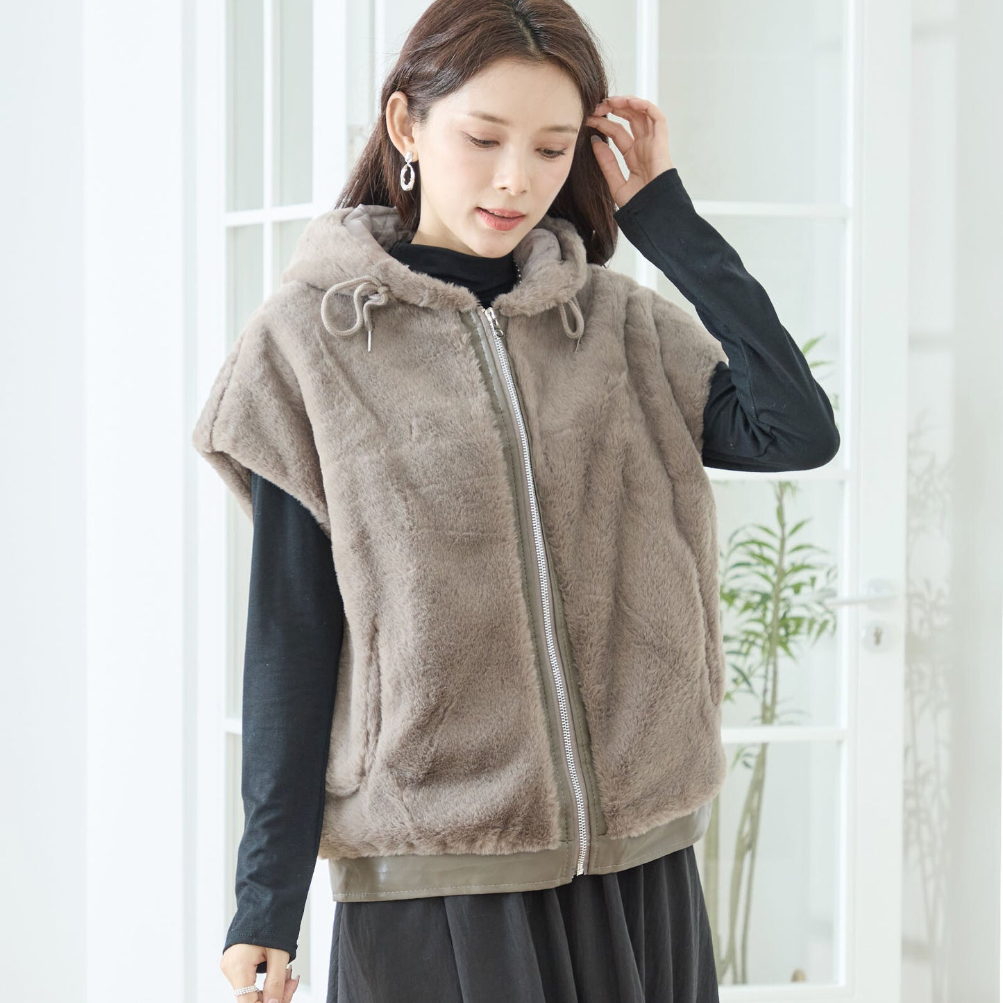 ふわ軽フード付きボアベスト／二の腕・お腹まわりをやさしくカバー