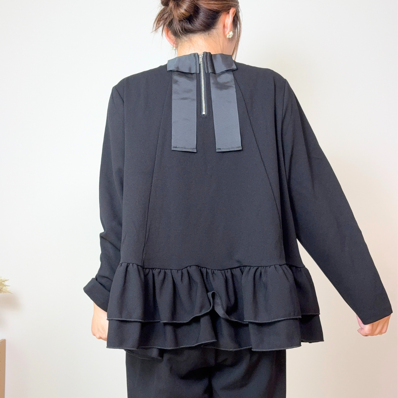 ふんわり2段フリルブラウス｜甘さと上品さを両立した大人フェミニントップス