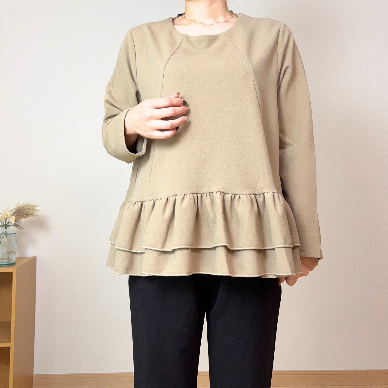 ふんわり2段フリルブラウス｜甘さと上品さを両立した大人フェミニントップス