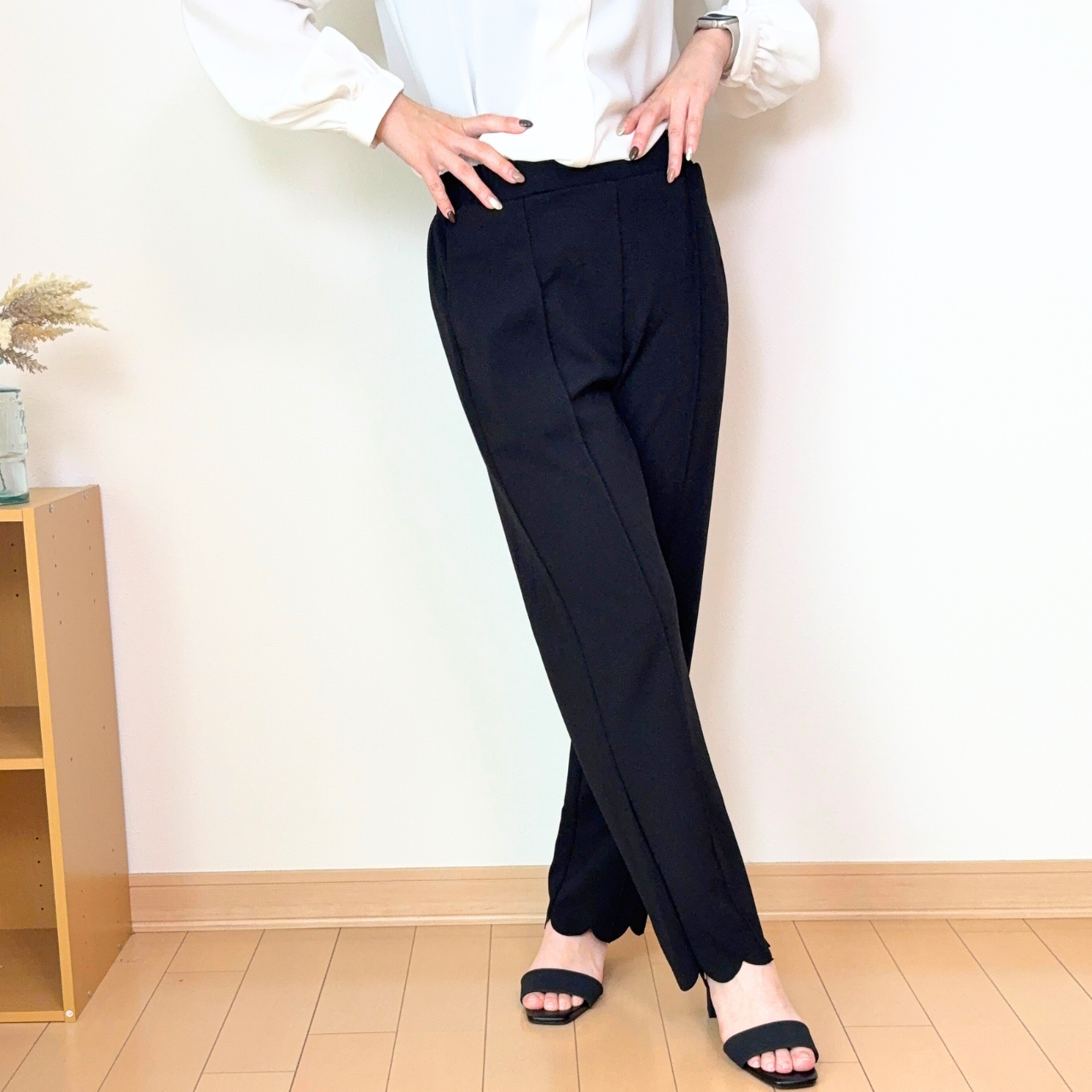スカラップ裾パンツ】美脚見えセンタープレスパンツ｜ラクしてきちんと見え［ブラック］