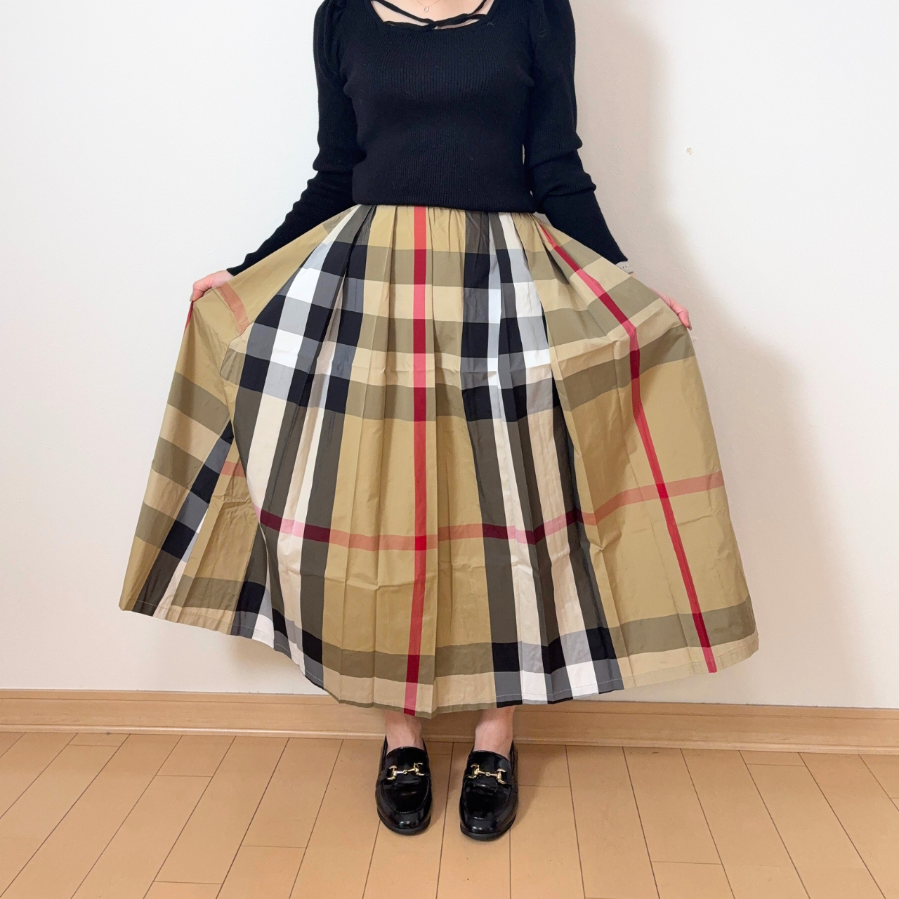 光沢タフタ チェックスカート｜ベージュ・ブラック 2カラー展開／ウエストゴム仕様