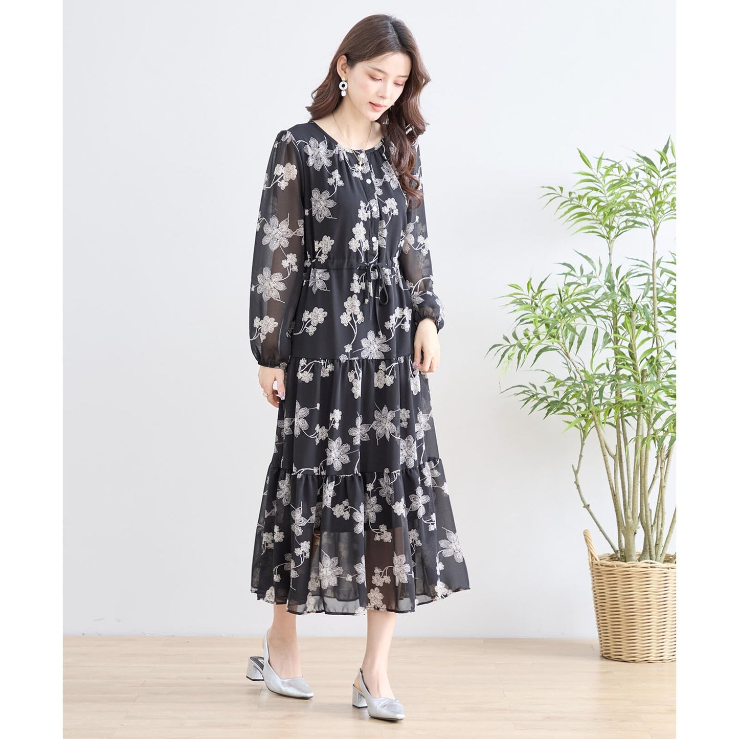 【L〜LL】エレガントフローラルティアードワンピース(N82-153)