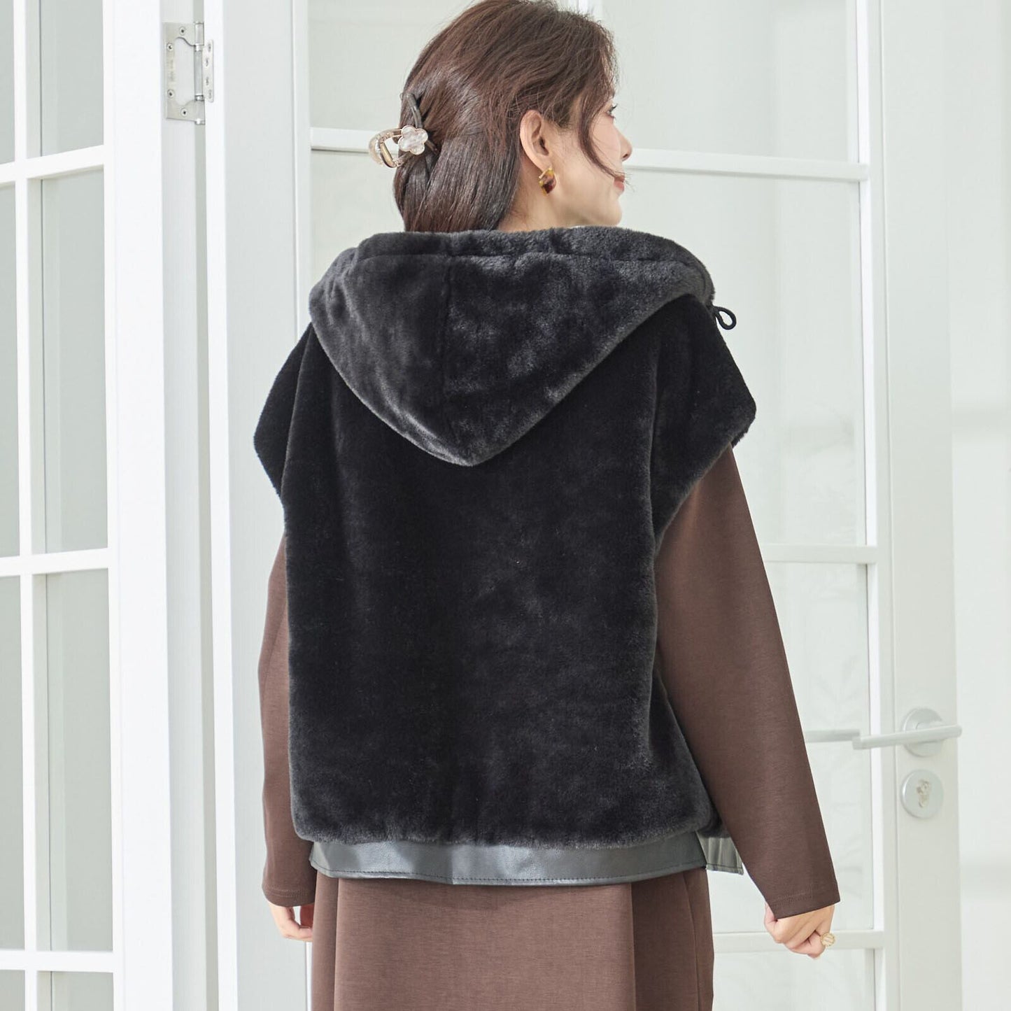 ふわ軽フード付きボアベスト／二の腕・お腹まわりをやさしくカバー