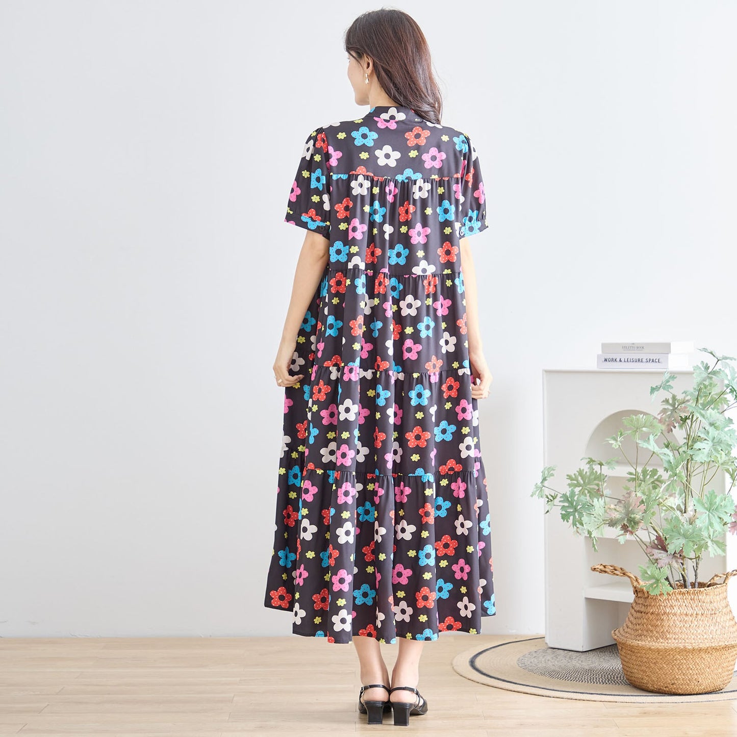 大人可愛いフラワープリントティアードワンピース