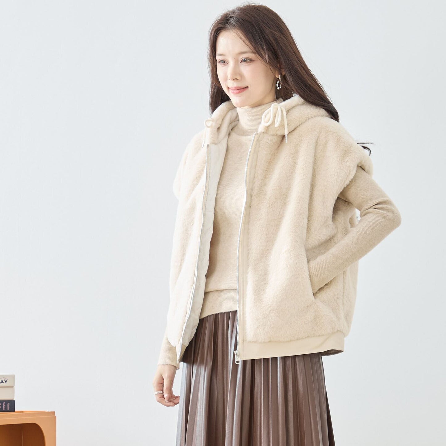 ふわ軽フード付きボアベスト／二の腕・お腹まわりをやさしくカバー