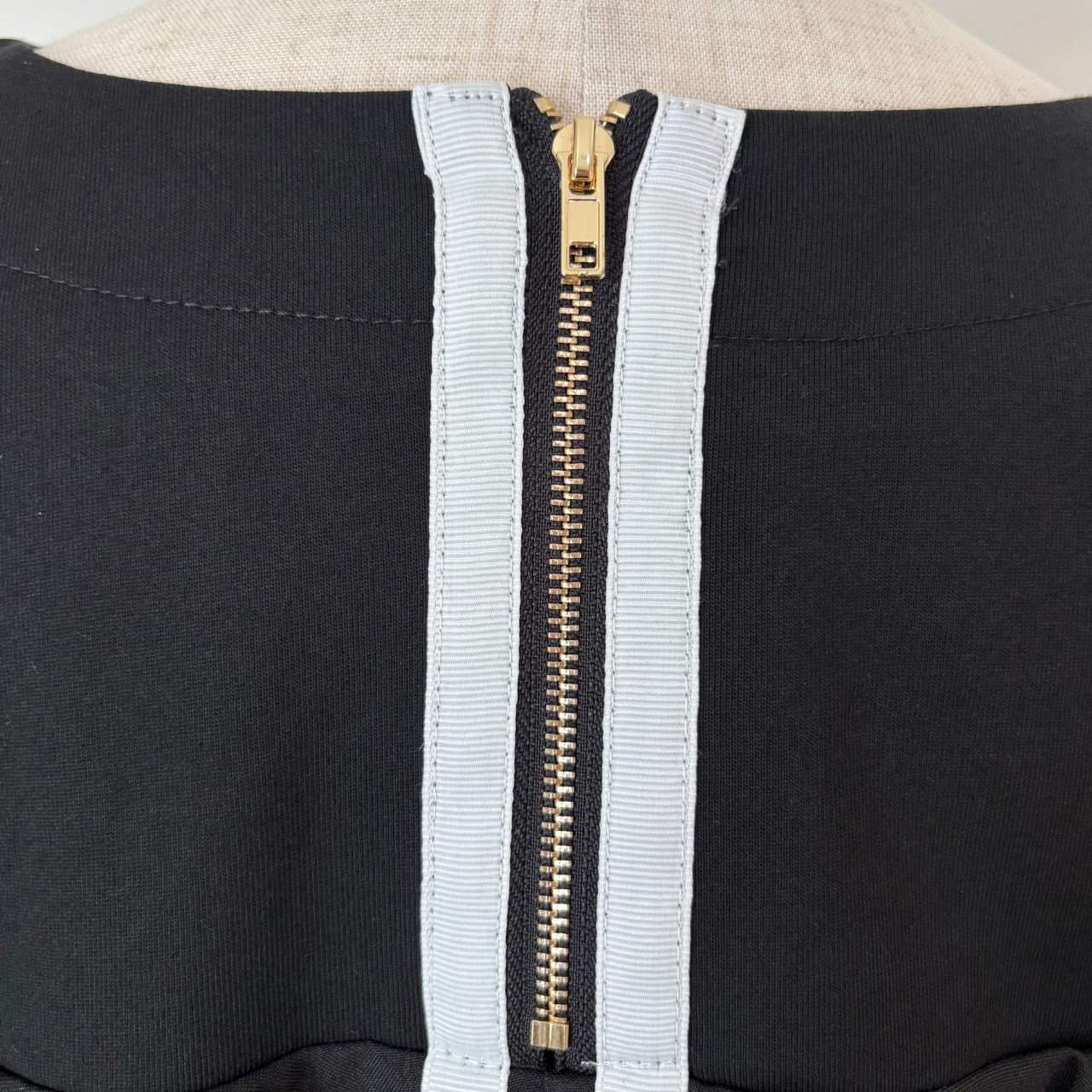 後ろフリル異素材切替トップス｜M-L対応・7分袖