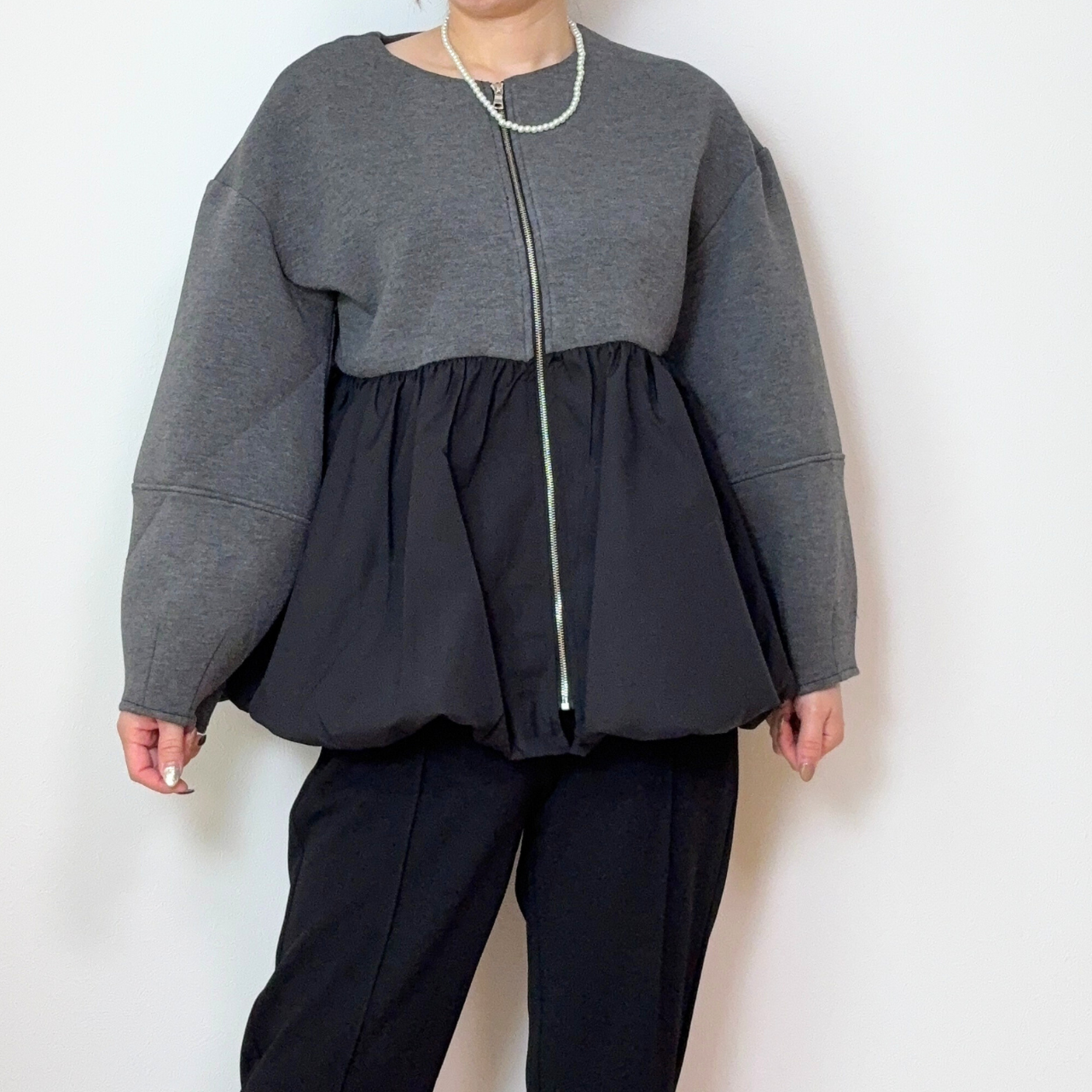 異素材切り替えバルーンジップブルゾン｜タフタ×スポンジリバー素材で軽やかに女性らしく