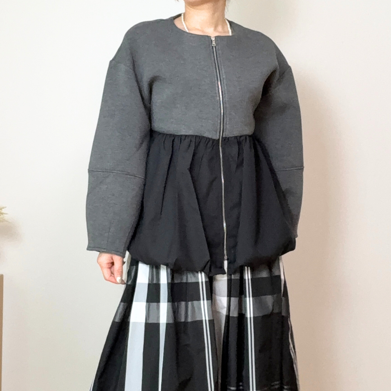 異素材切り替えバルーンジップブルゾン｜タフタ×スポンジリバー素材で軽やかに女性らしく