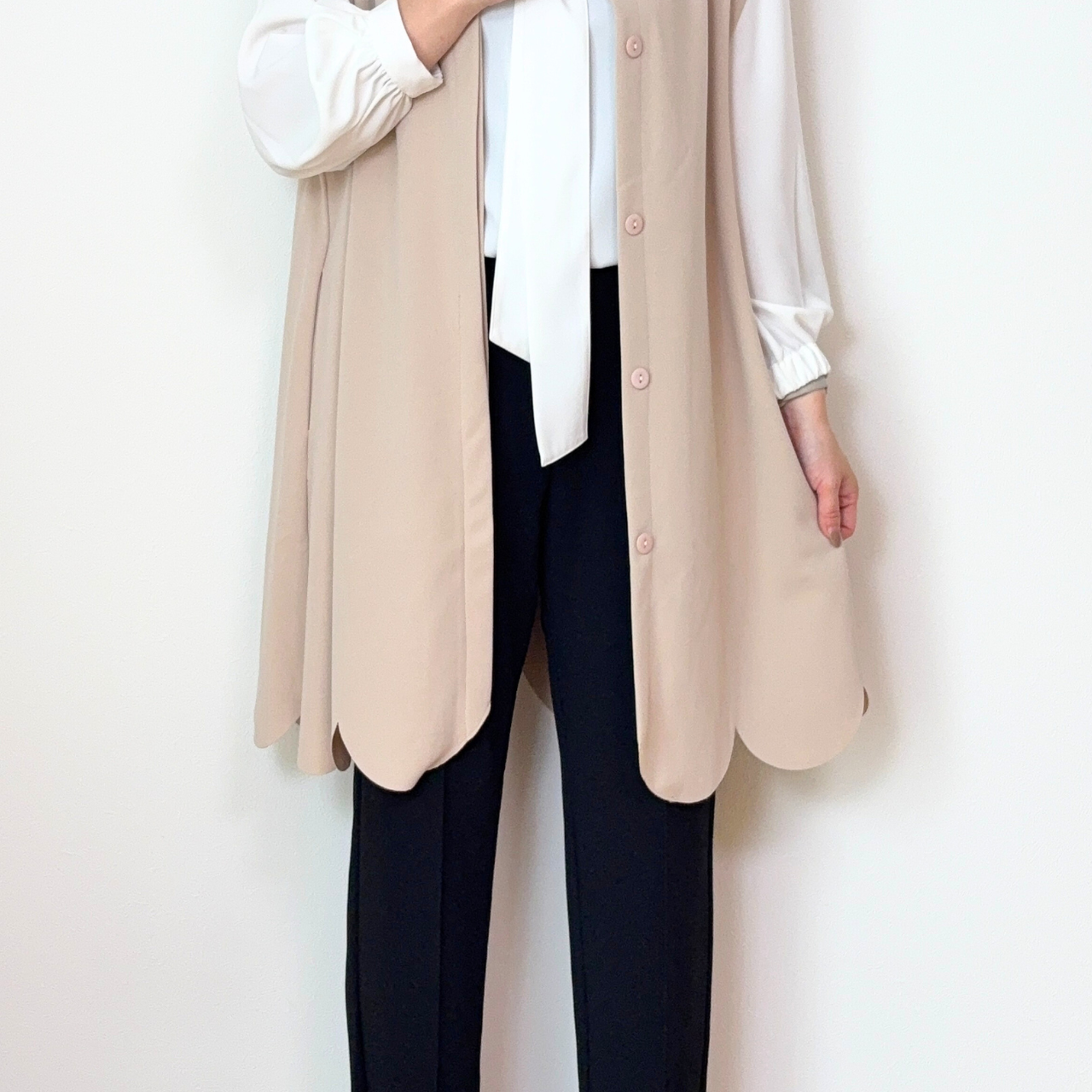 【ロングジレ】「スーツよりラク、でもちゃんと見える」体型カバージレ［ベージュ／ブラック］