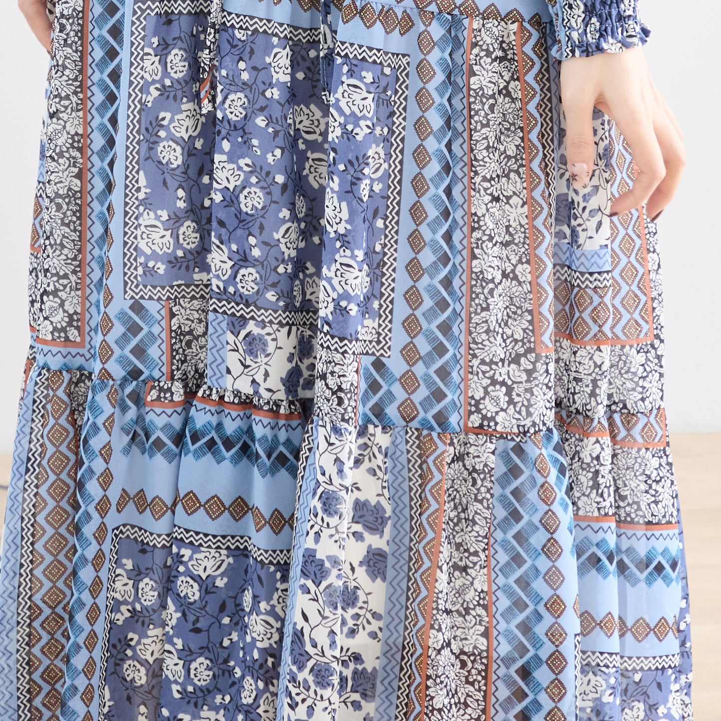 大きいサイズ　ワンピース　L~LL　フラワーパッチワーク柄