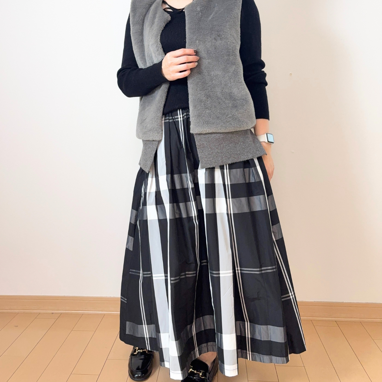 光沢タフタ チェックスカート｜ベージュ・ブラック 2カラー展開／ウエストゴム仕様