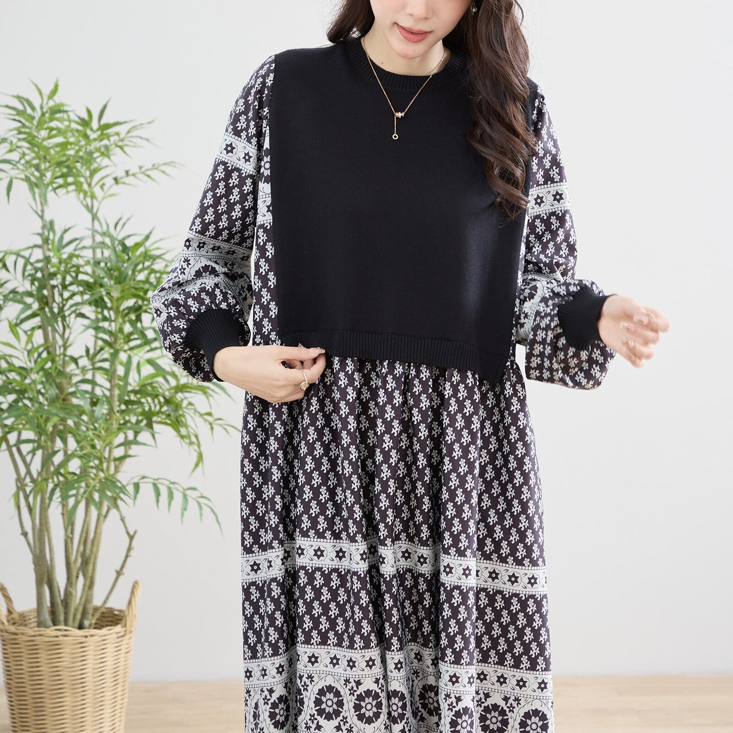 ニット切替プリントデザインワンピース｜異素材ミックスで華やぐ大人の一枚