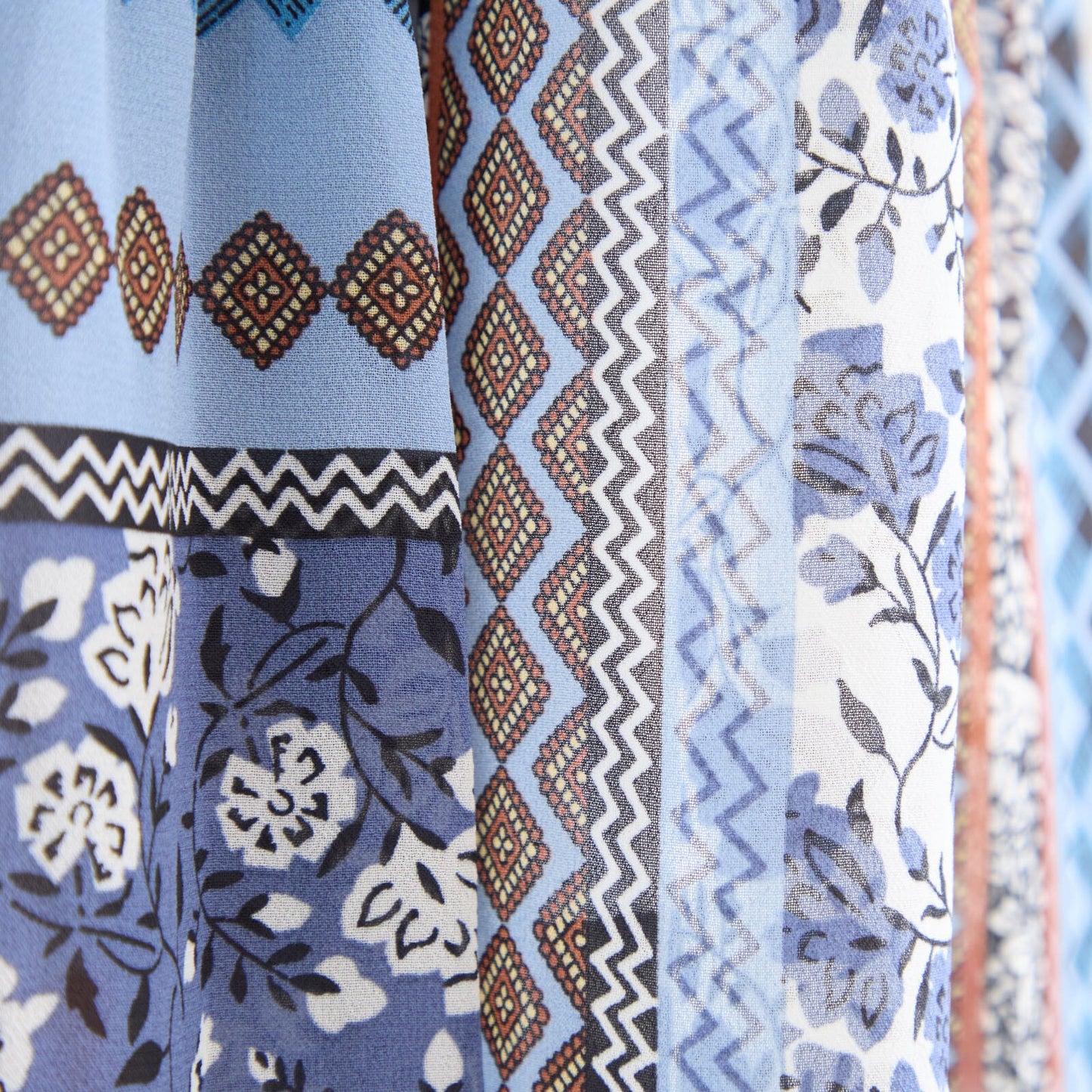 大きいサイズ　ワンピース　L~LL　フラワーパッチワーク柄