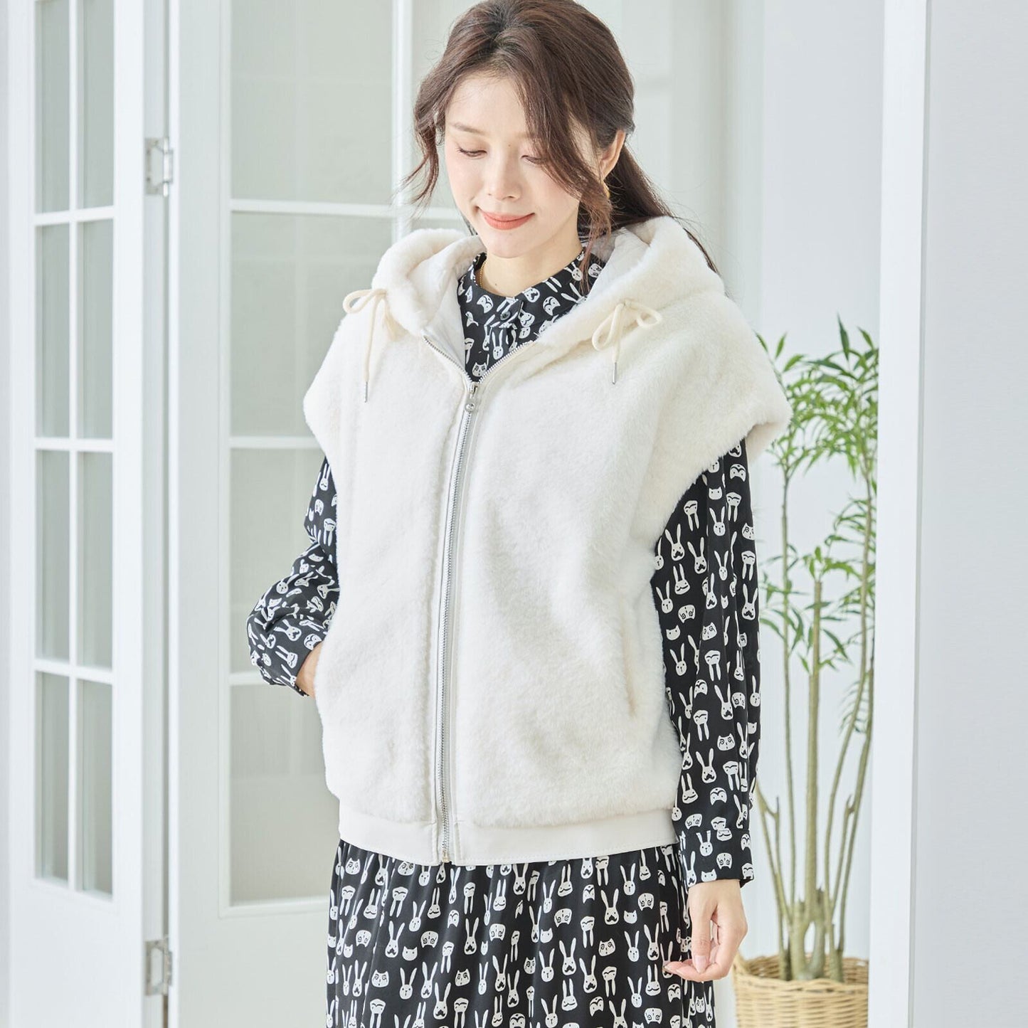 ふわ軽フード付きボアベスト／二の腕・お腹まわりをやさしくカバー