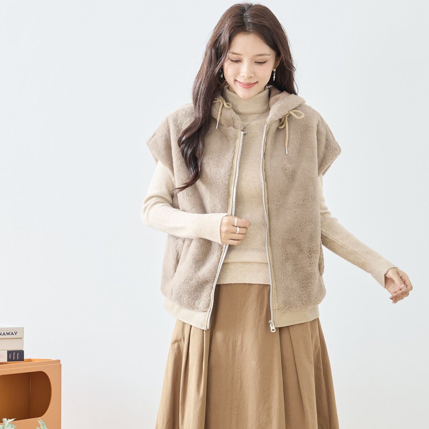 ふわ軽フード付きボアベスト／二の腕・お腹まわりをやさしくカバー