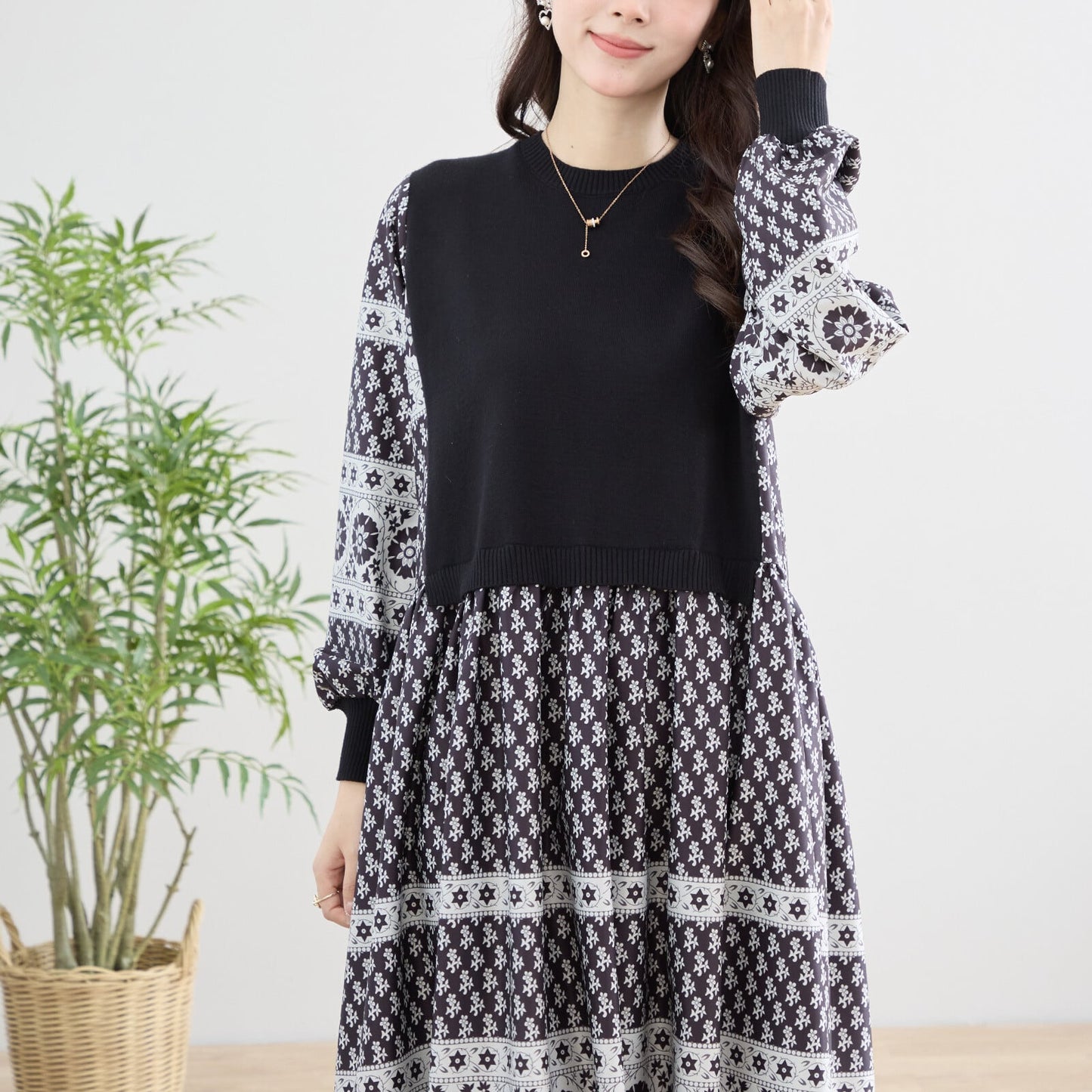 ニット切替プリントデザインワンピース｜異素材ミックスで華やぐ大人の一枚