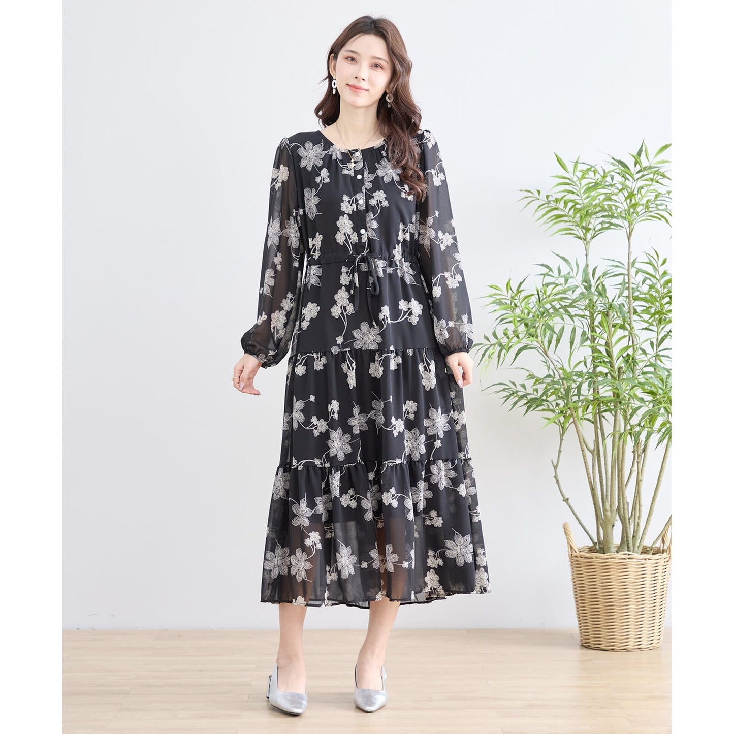 【L〜LL】エレガントフローラルティアードワンピース(N82-153)