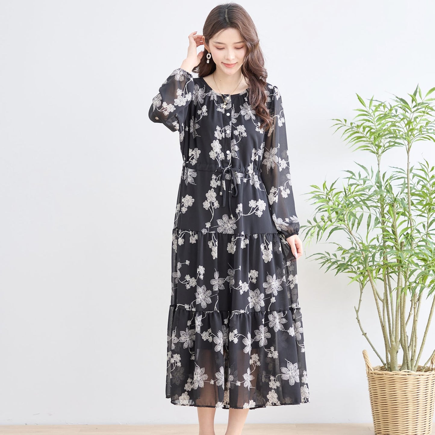 【L〜LL】エレガントフローラルティアードワンピース(N82-153)