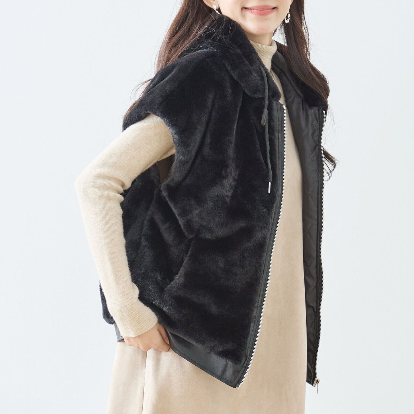 ふわ軽フード付きボアベスト／二の腕・お腹まわりをやさしくカバー