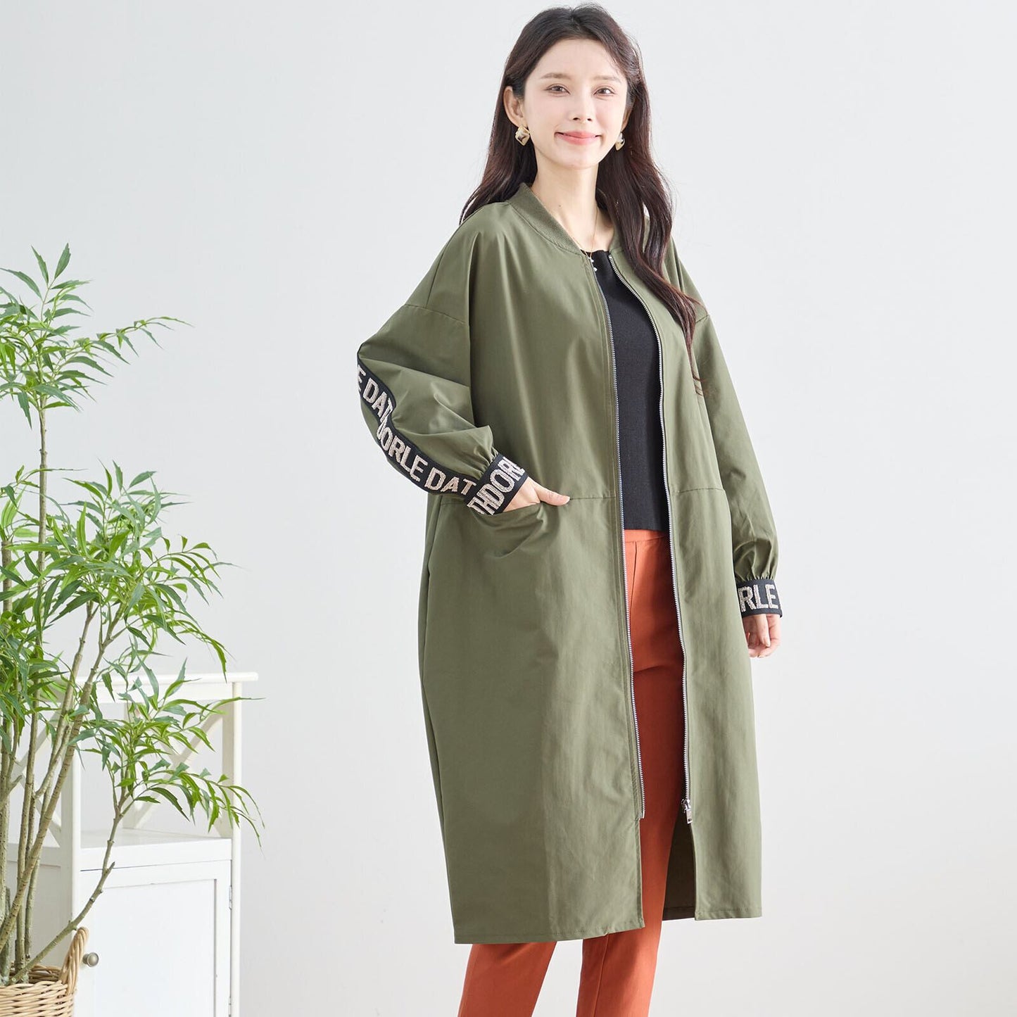 ロング丈スポーティーコート｜立体刺繍ロゴ／ゆったりシルエット