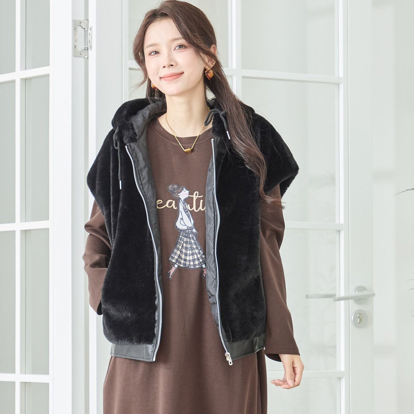 ふわ軽フード付きボアベスト／二の腕・お腹まわりをやさしくカバー