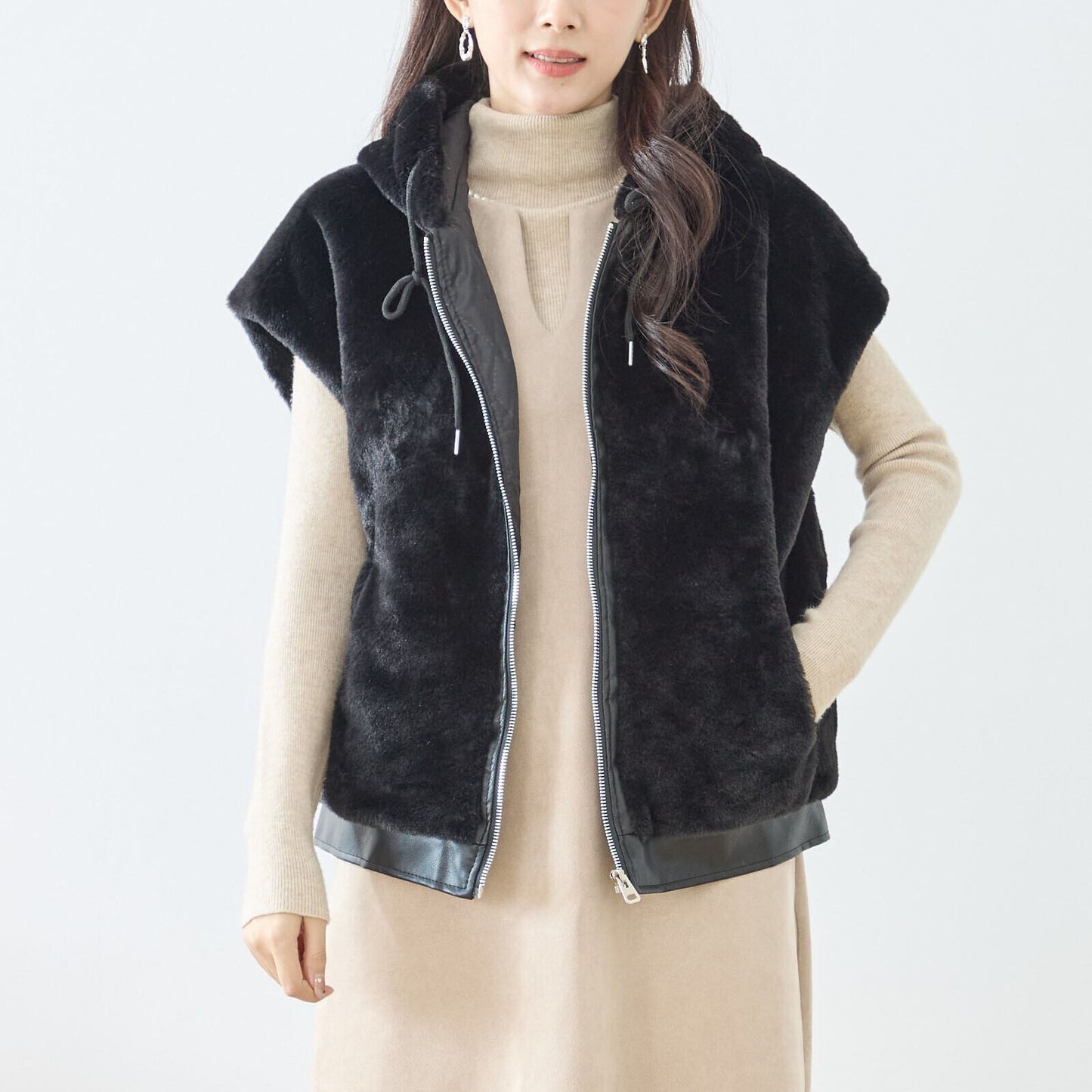 ふわ軽フード付きボアベスト／二の腕・お腹まわりをやさしくカバー