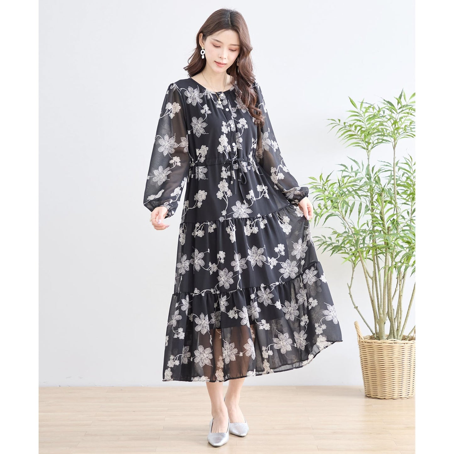 【L〜LL】エレガントフローラルティアードワンピース(N82-153)